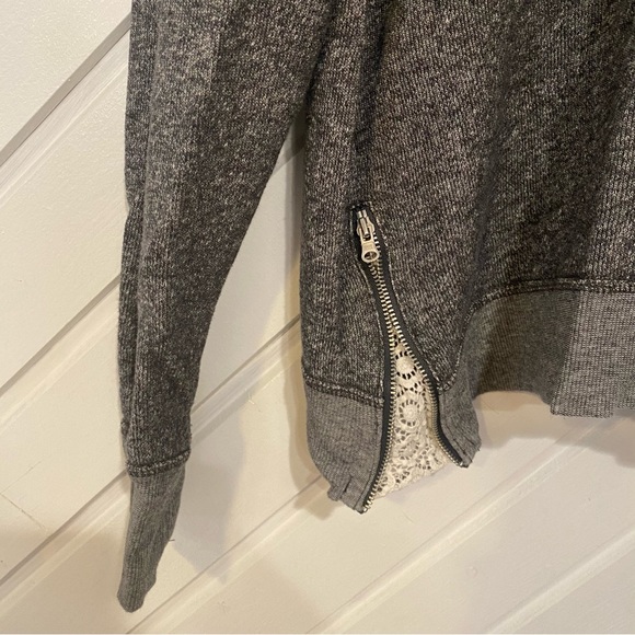 Sweatshirt - Picture 2 of 4